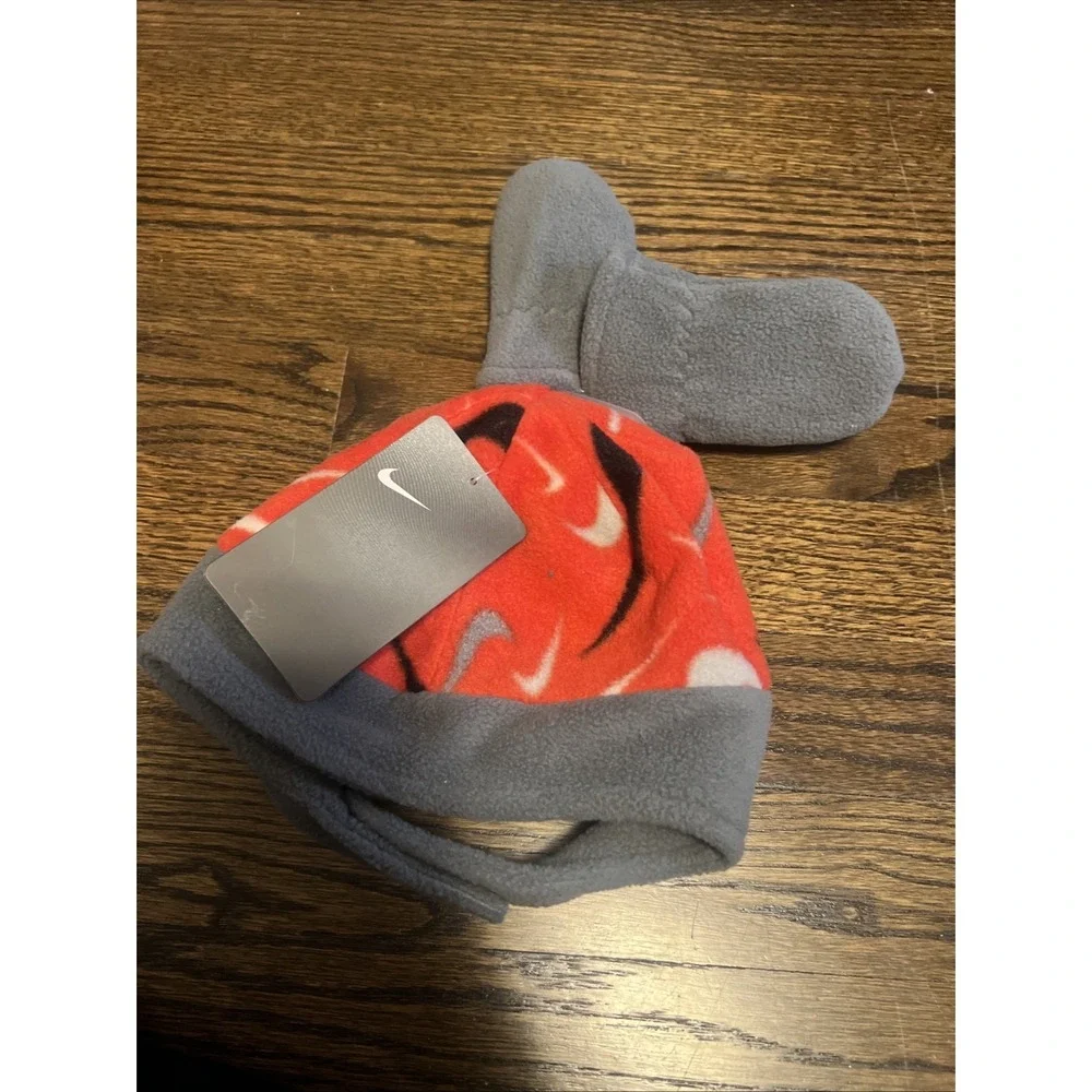 Nike Baby Boy Brand New Matching Hat And Mitten Set
